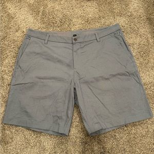 Commission Classic-Fit Short 9"
Oxford - Chambray - sz 40